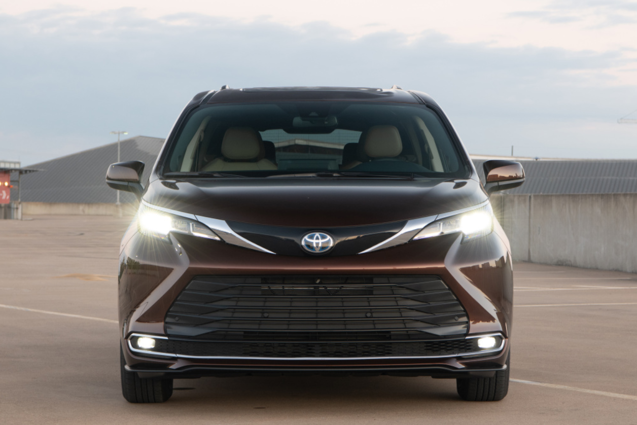 全新丰田sienna实车图曝光未来还将国产