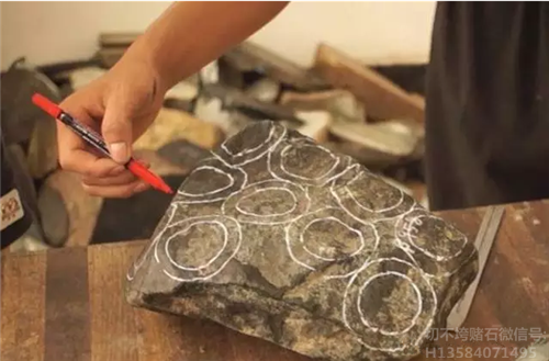 赌石高手告诉你赌石第一刀应该要怎么切
