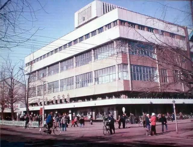 老照片:80年代的辽宁丹东,感受那时的城市生活 - 知乎