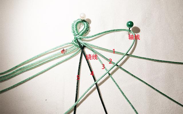 她用几根绳子就做出了这么漂亮的鱼骨手链错过就太可惜了