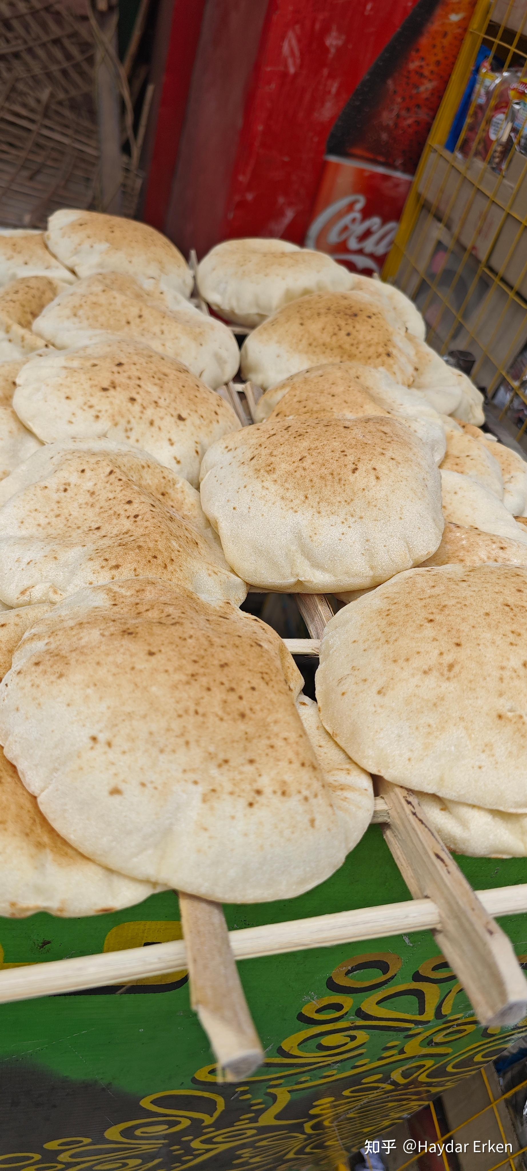 首先是埃及的国民主食大饼,几乎不要钱,可以忽略不计