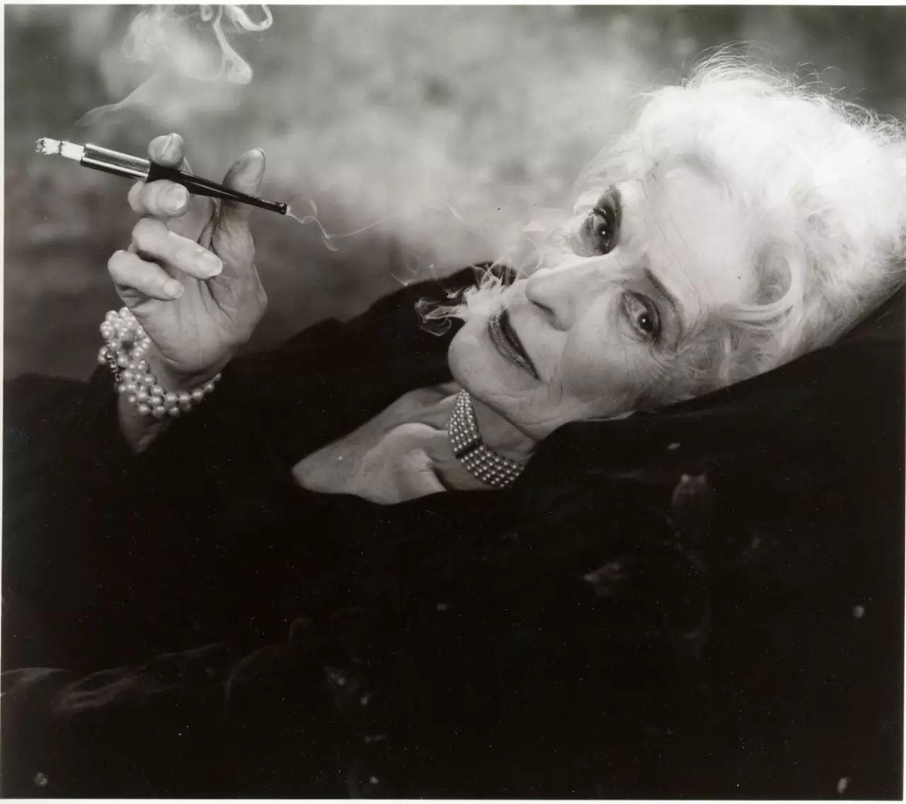 她叫mimi weddell,1915年生人,可她却偏偏从绝望中,活出了一段比年轻