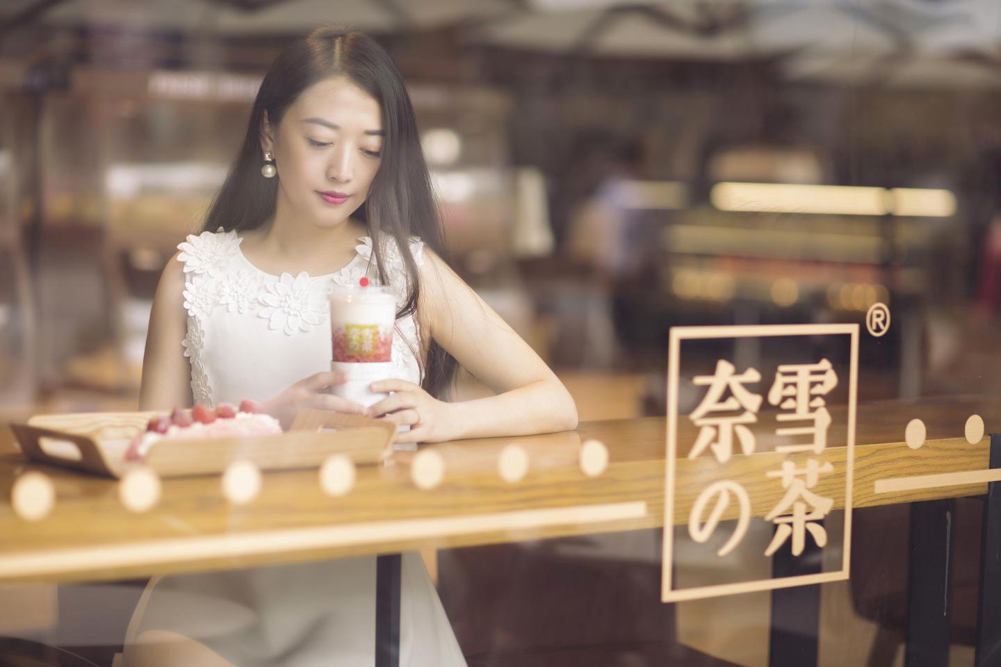 蓝鲸专访奈雪的茶创始人彭心网红品牌须破长红难题做好三化方能突围