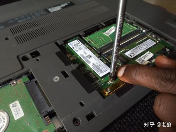 如何給筆記本電腦加裝個ssd