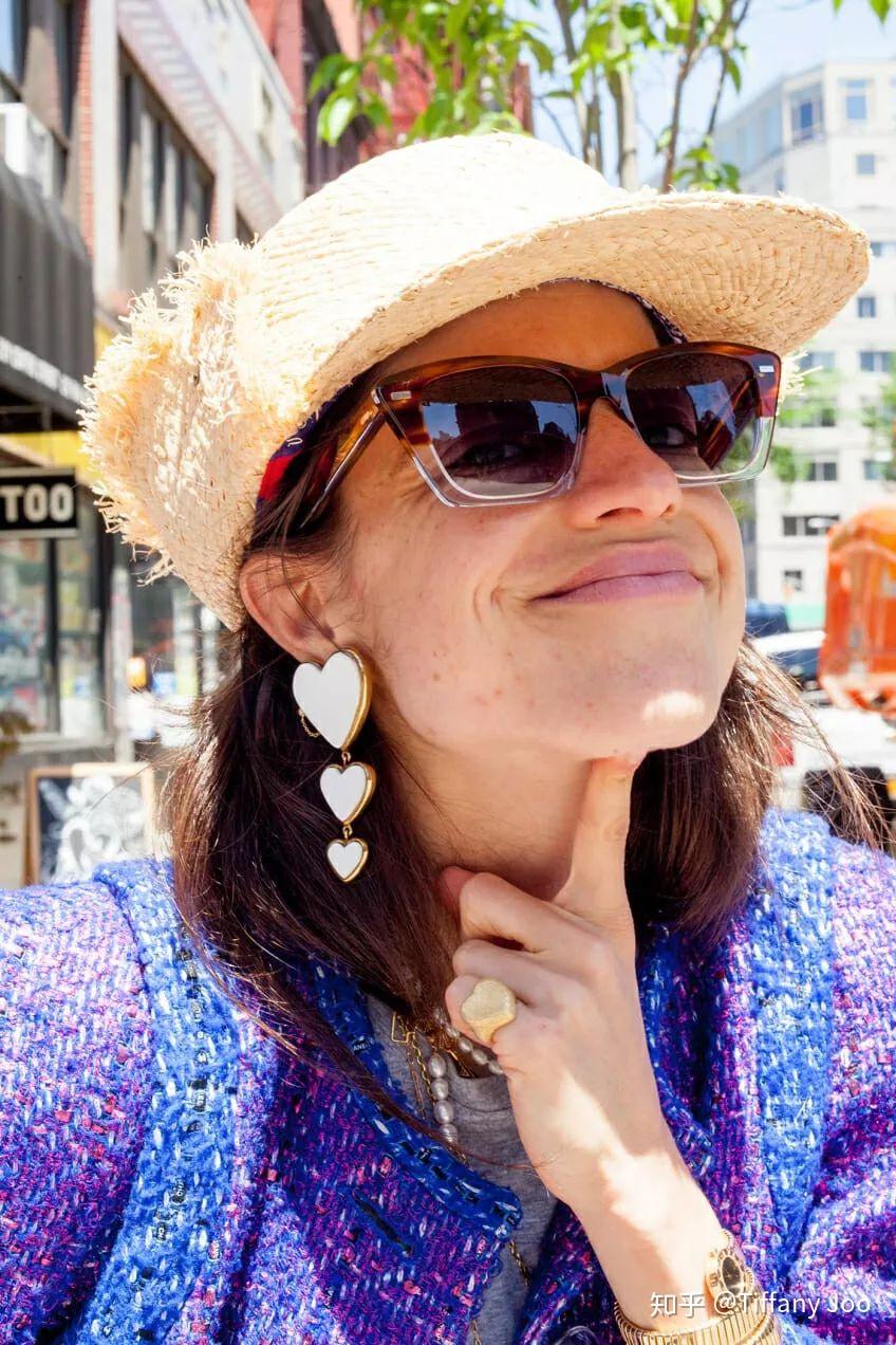 2手镯:roxanne assoulin高跟鞋:gucci长袜:falke x 3.