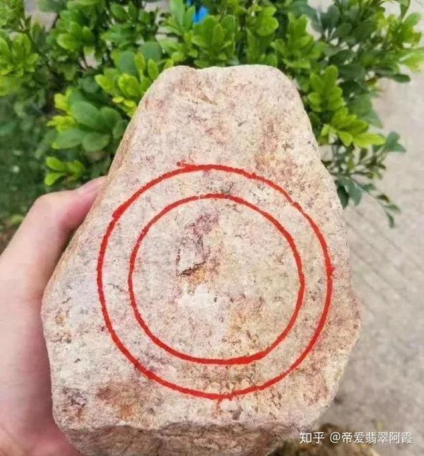 懂翡翠原石赌石各种皮壳和它们各场口特征让你瞬间5000变五十万 - 知乎