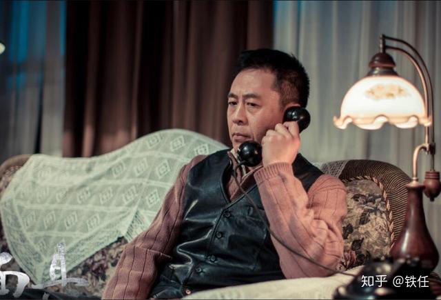 芳心的一大利器,这里的悬念不是单一的故事悬念,像是谁袭击了女特务