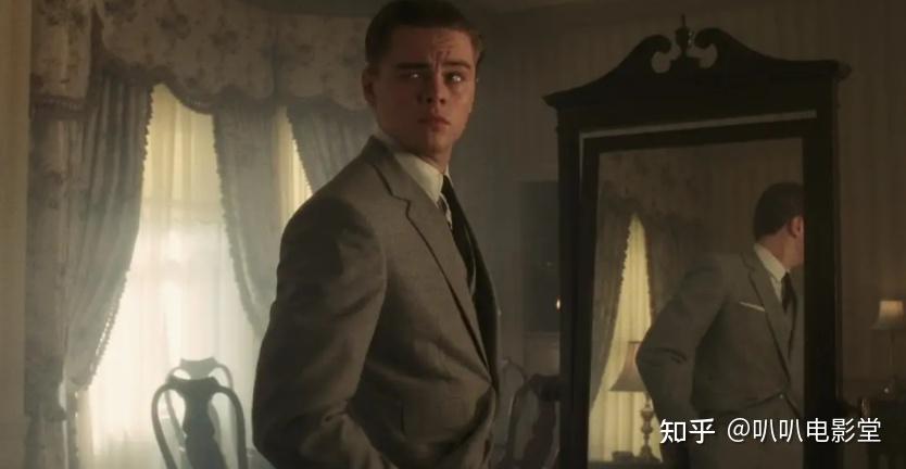 美国传奇犯罪电影史上最聪明的骗子行骗一生最终成为国家防诈骗专家