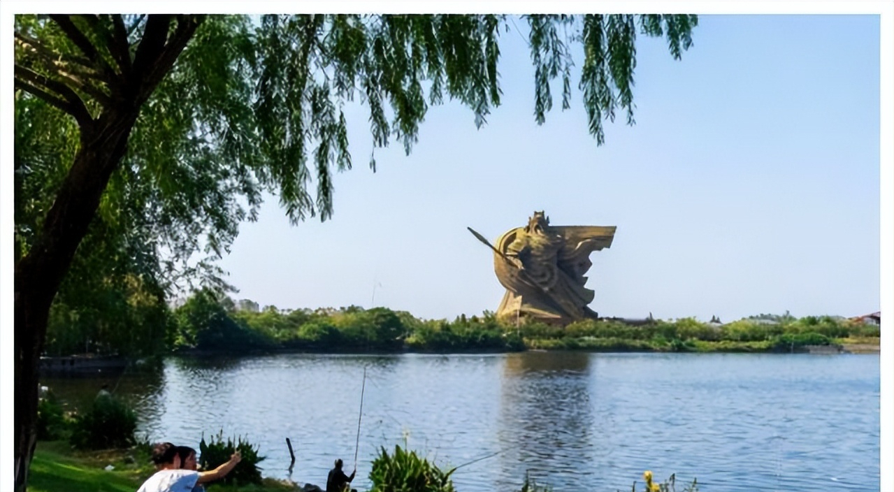 荆州1.7亿建的关公像因违建拆除又花1.55亿?网友:大意失荆州 - 知乎