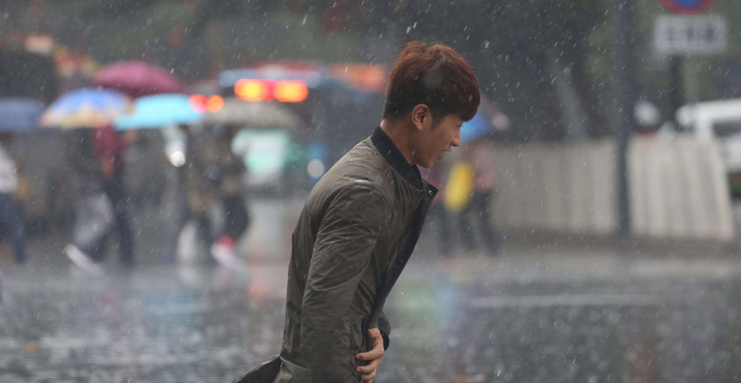 过着狼狈不堪的生活