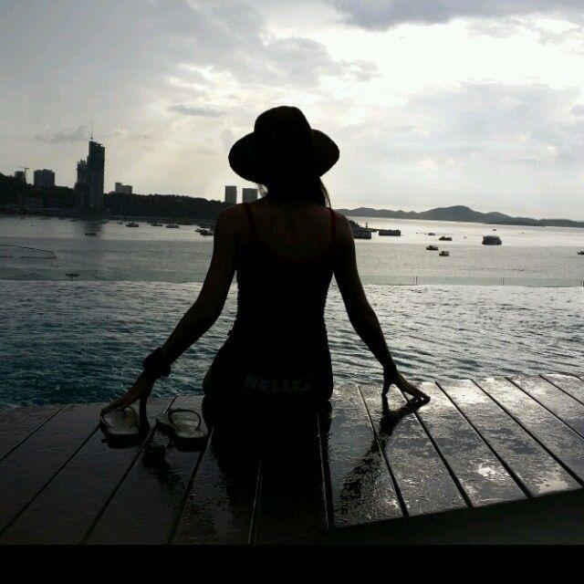 有收集背影的女人物头像或动漫头像吗