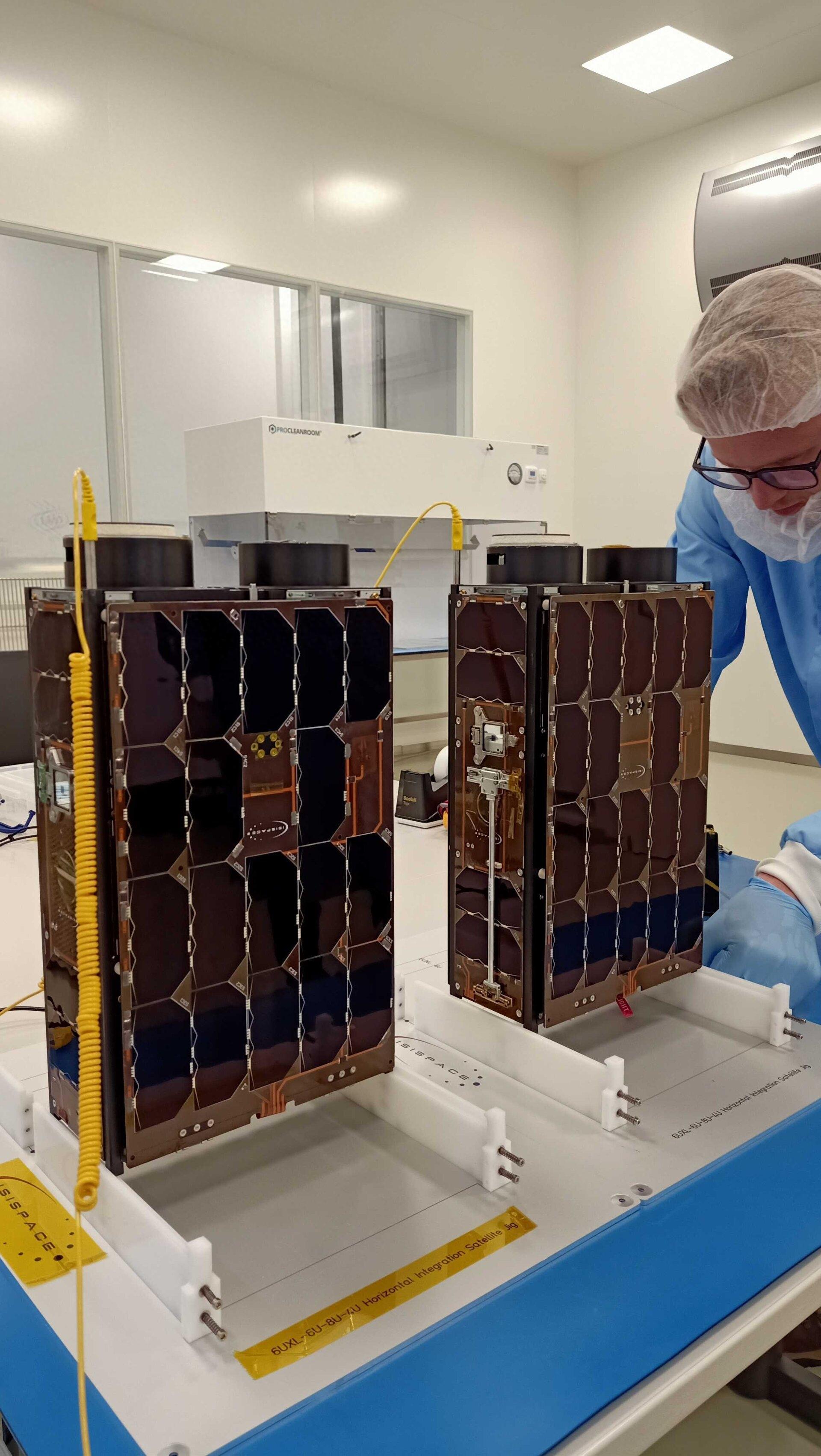 织女星火箭年度首发1箭12星长途直送入轨