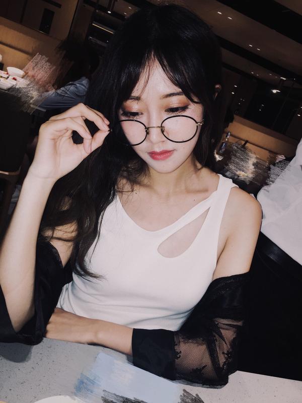 如何评价冯薪朵的颜值?