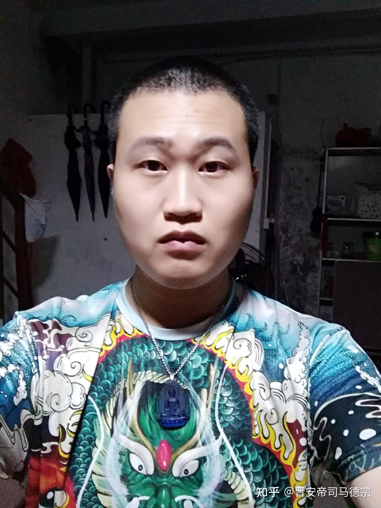 走进李创发的家各种场景折射出了他的悲惨人生