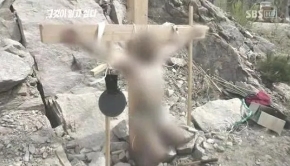 韩国十字架自杀事件，钉在十字架上男尸，是自杀还是另有凶手？