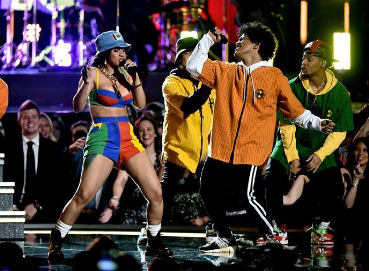 从脱衣舞女到乐坛新贵,Cardi B完美诠释了网红转型职业音乐人的终极哲学 - 知乎