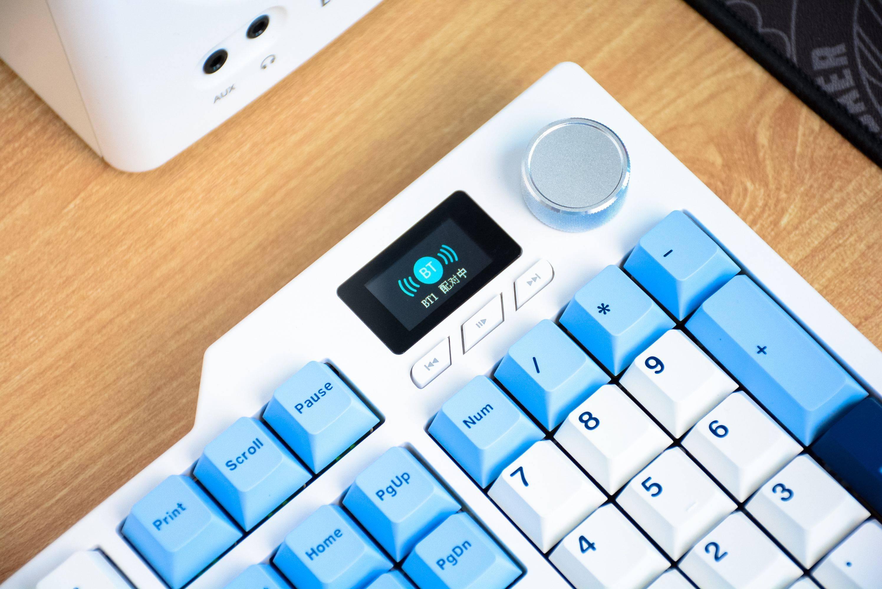 这才是机械键盘终极形态:自带彩屏 三模 静音,黑爵ak35i v3评测