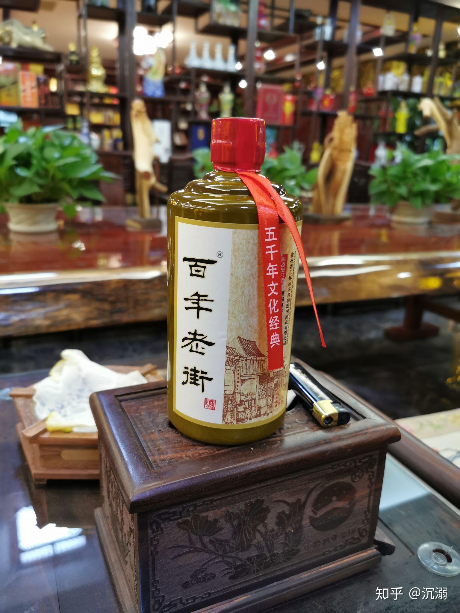 这款53°百年老街酱香酒,由牟光禄大师用茅台镇本地糯红高粱,优质小麦