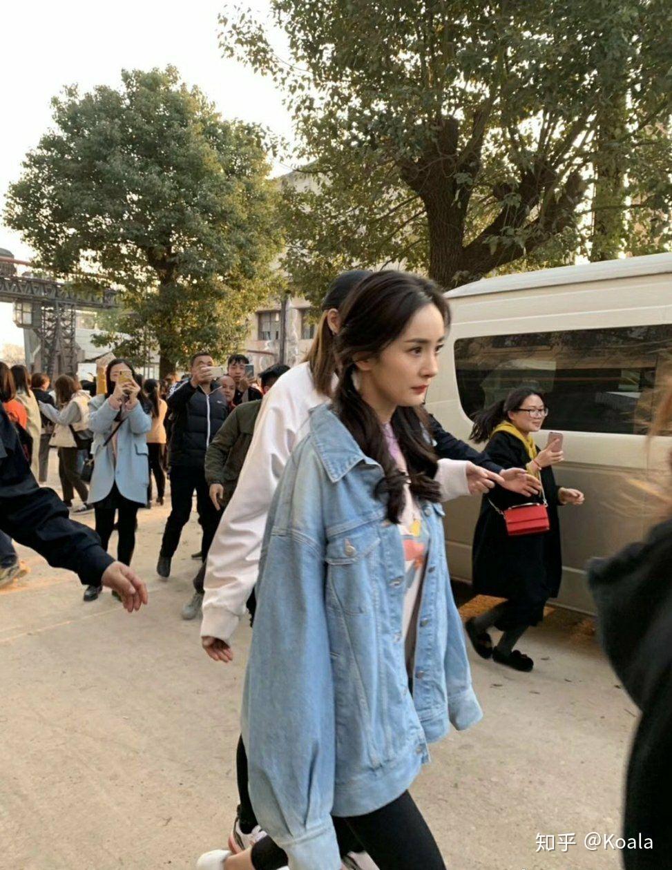 很多人说杨幂脸崩了但是为什么杨幂的生图那么好看