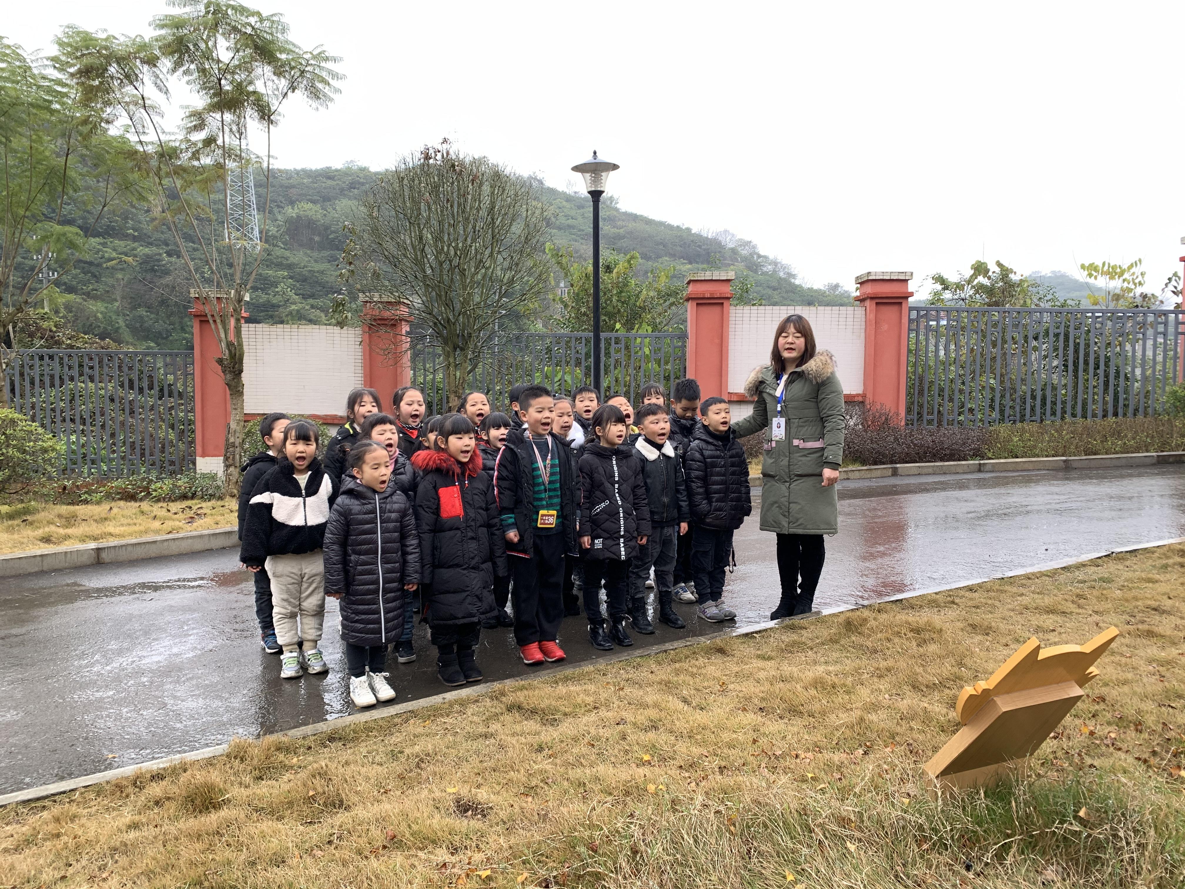 據瞭解,除東溪鎮明德小學外,我市各中小學都積極參與了教育系統國家