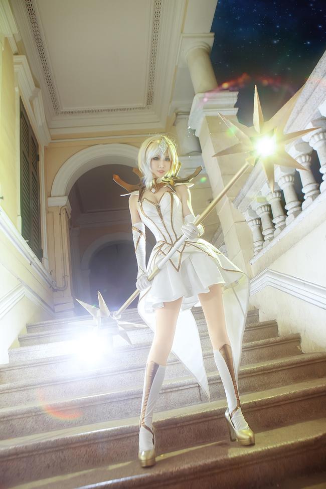 身为召唤师的我能够召唤二次元女神