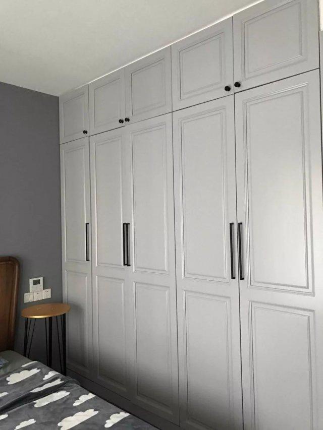 小户型卧室衣柜不能太单调做点简单的造型就好