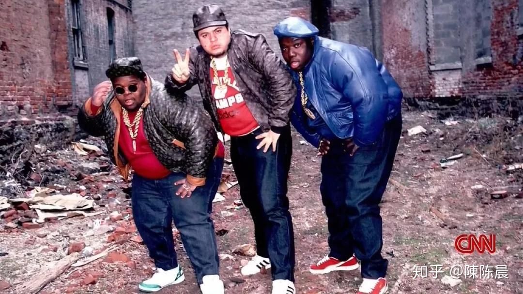 的东西,任何一个设计师没有的产品,我会为他们润色,我把服装黑人化