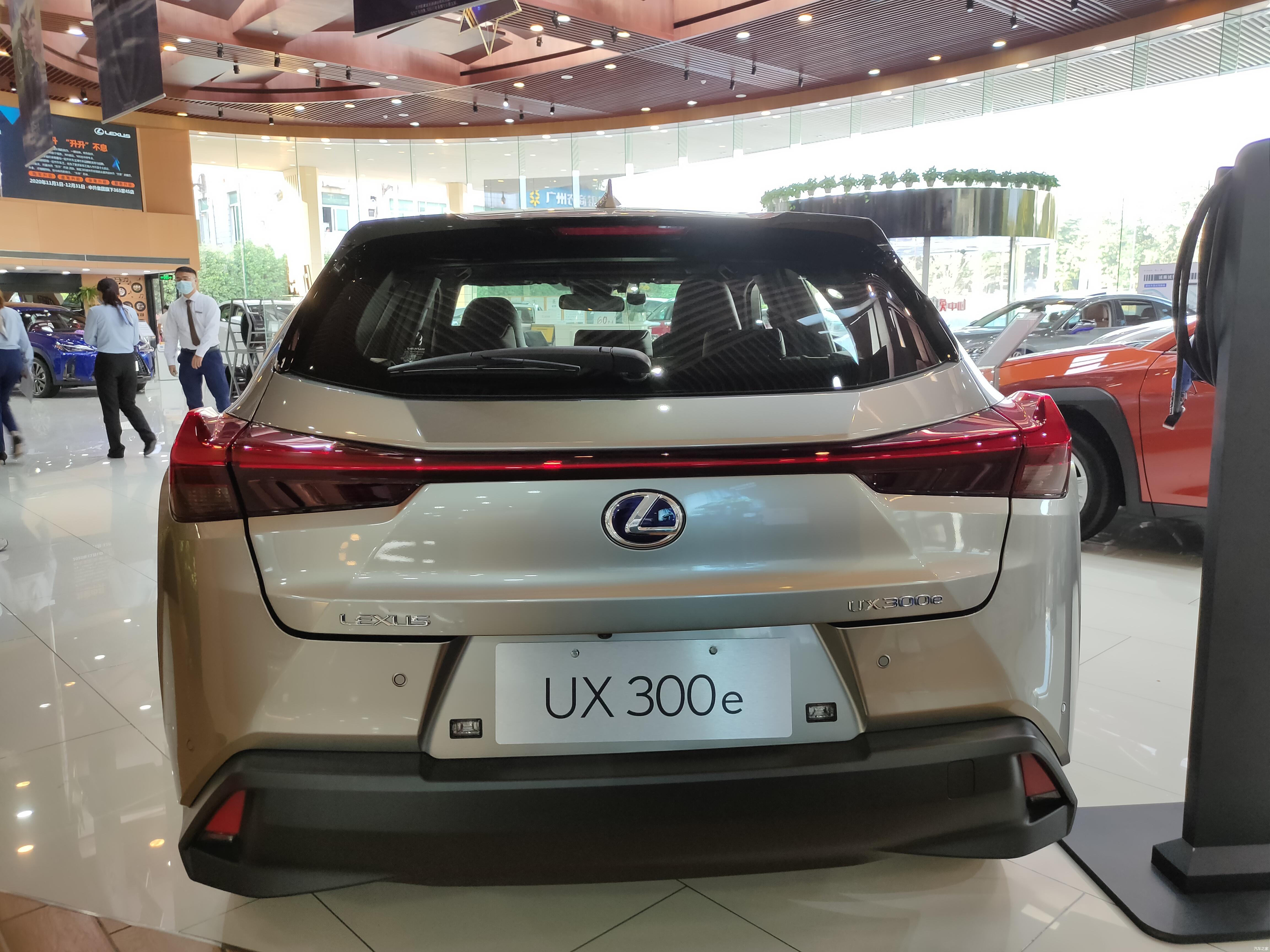 雷克萨斯ux300e实车到店售36203850万