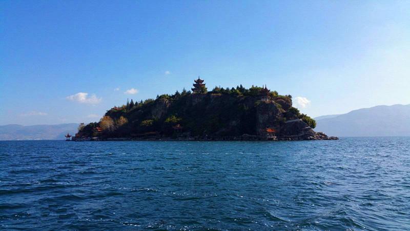 高原第一淡水湖"抚仙湖"中的一座孤岛!——"孤山岛"