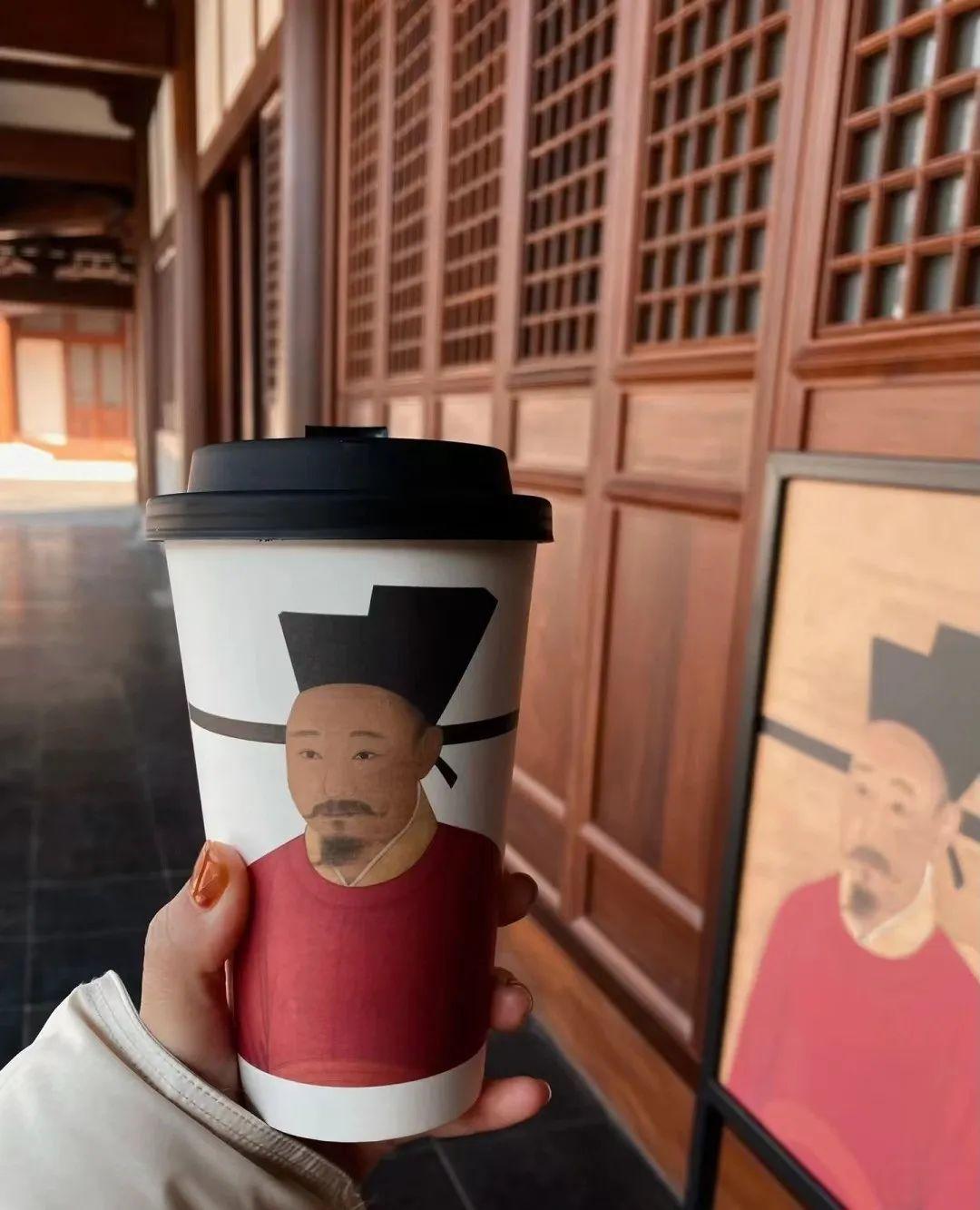 无论是为了缓解压力,或是真的喜欢寺庙的建筑设计,周边文创设计,还是