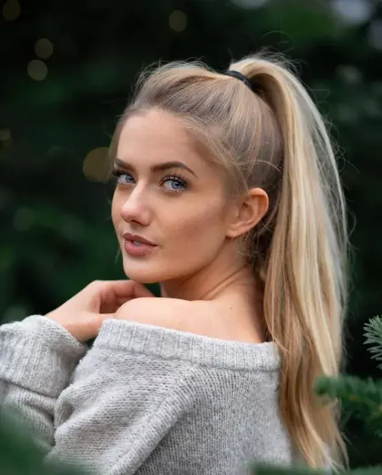 她叫艾丽卡·施密特(alica schmidt),出生于1998年.