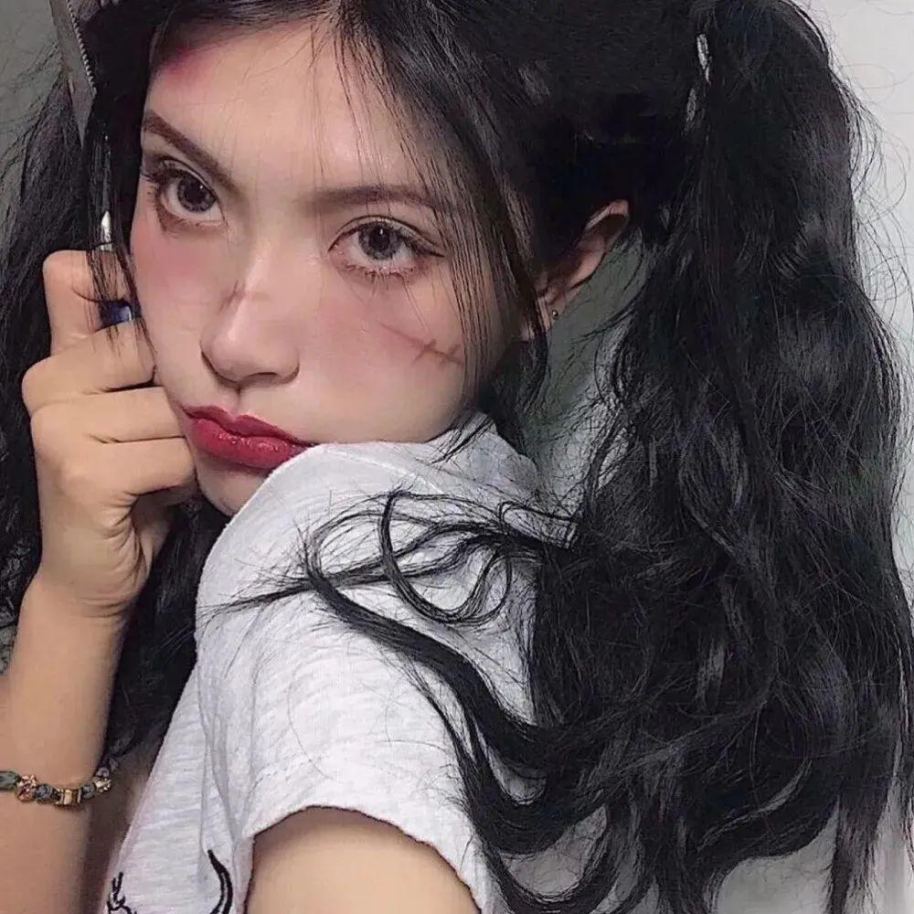 有没有类似这样的真人女头像