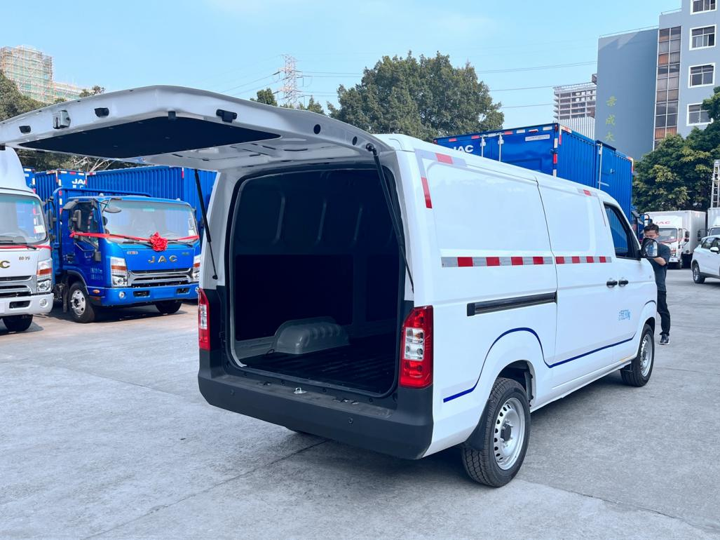 江淮蓝猫m1:纯电续航276公里,城配短途更加得心应手