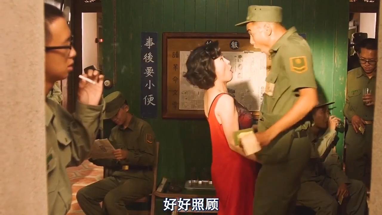 以前的湘西,寨子有这么个习俗,家里没钱娶堂客,就可以花比彩礼少的钱