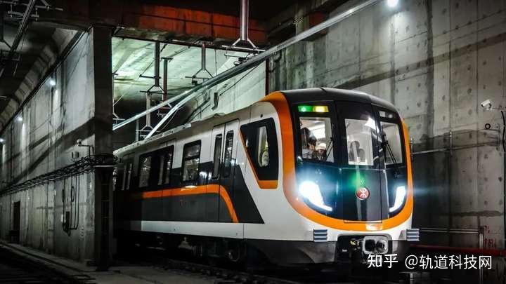 深圳地铁13号线新列车来了