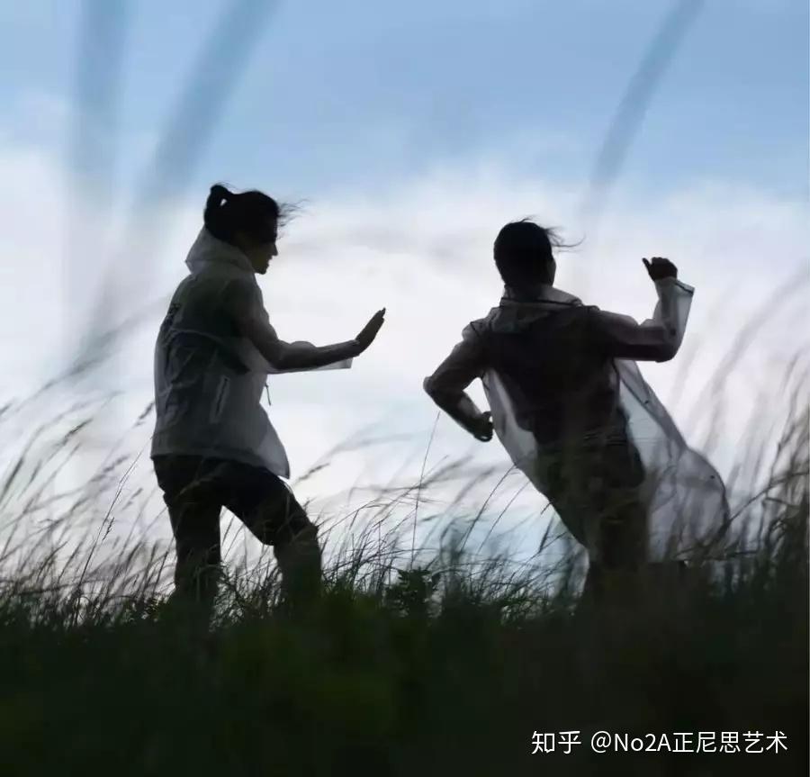 追风者闪电恋人春夏和阿雅追逐的龙卷风是他的日常拍下的照片美到窒息