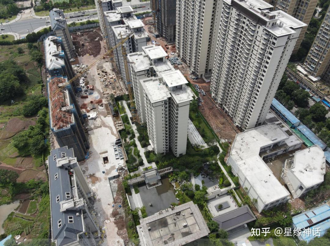 会理领地·学府壹号1-2#楼外墙漆完成95%,公区装饰完成10%,窗框