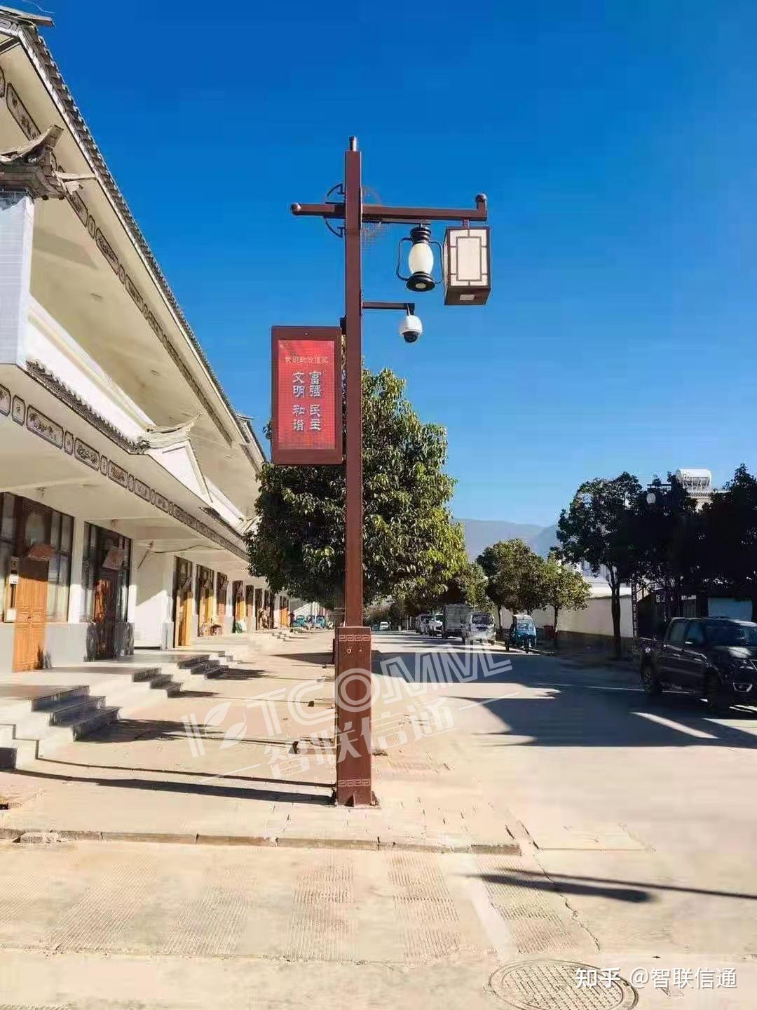 沙溪古镇项目采用智联信通仿古风格智慧灯杆,在灯杆杆体上加入剑川