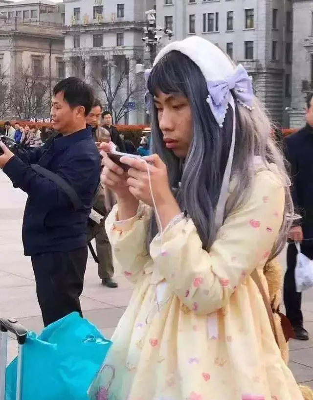 怎样从喧嚣的世界脱颖而出从南非说唱团体dieantwoord看亚文化运动zef