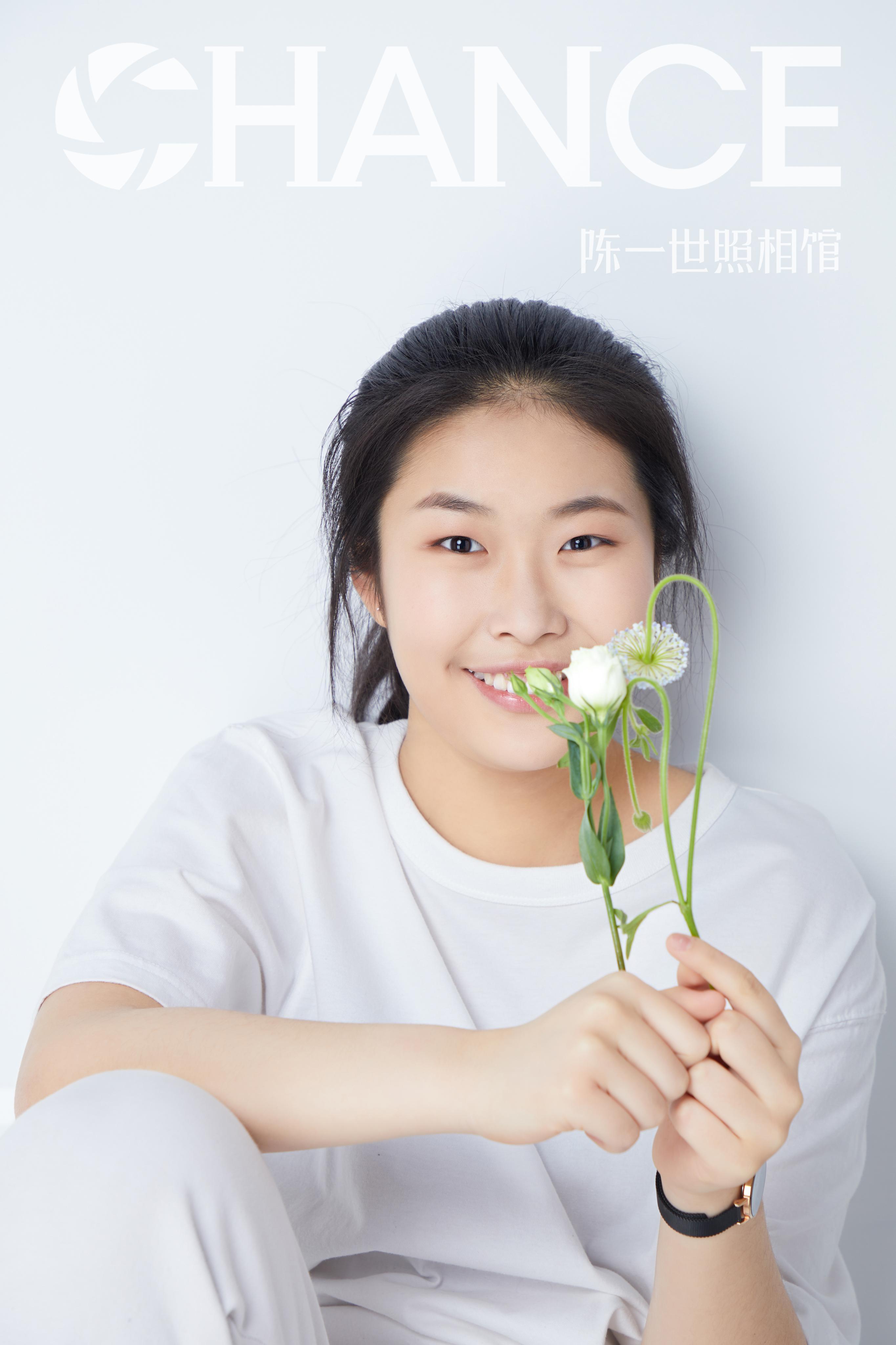 15岁追星少女被美国top5高中录取还发行了自己首支英文单曲