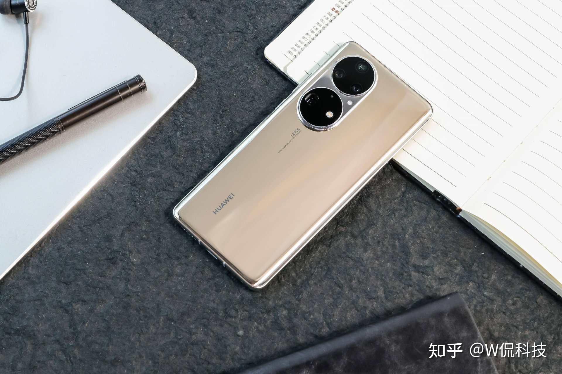 海外最佳智能手机评选出炉华为p50pro惨遭外媒吐槽苹果赢麻了