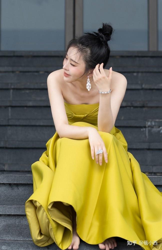 田朴珺豪门气质拿捏得很到位穿拖地礼服尽显高级感气场太强