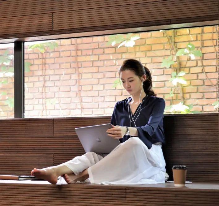 我是余欢水里哪个女演员的脚最好看