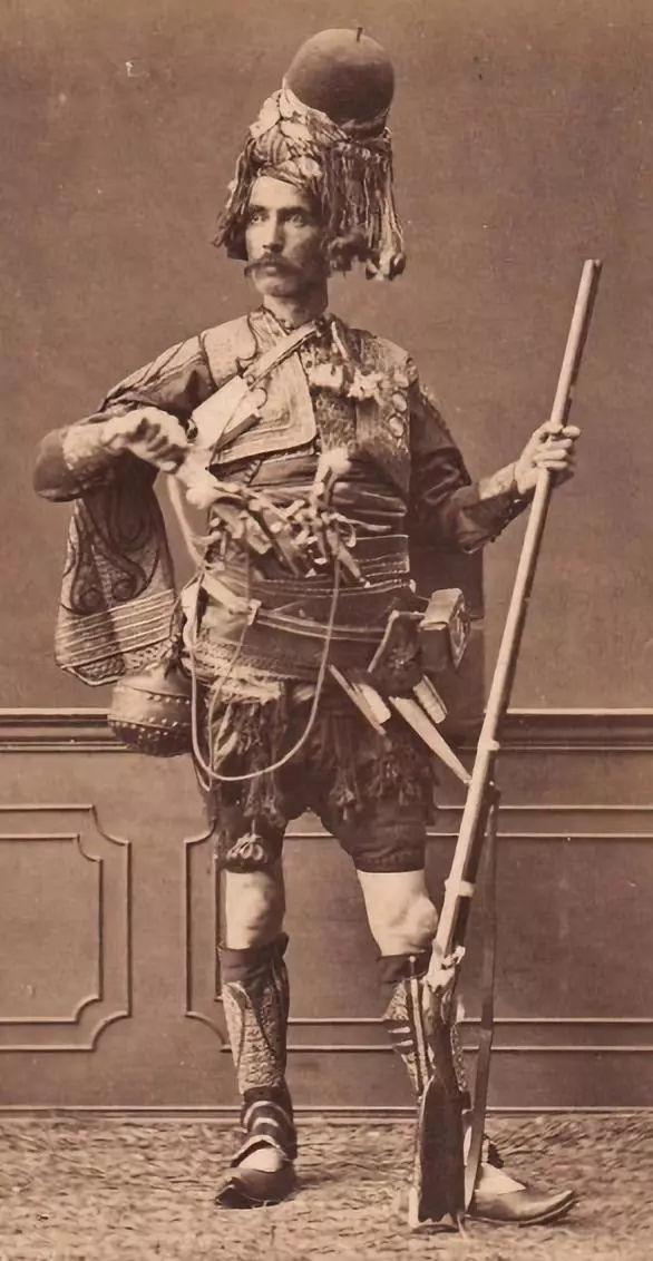 古代奥斯曼人的凶狠弯刀特殊形制的亚特坎反曲刀谁用谁说好