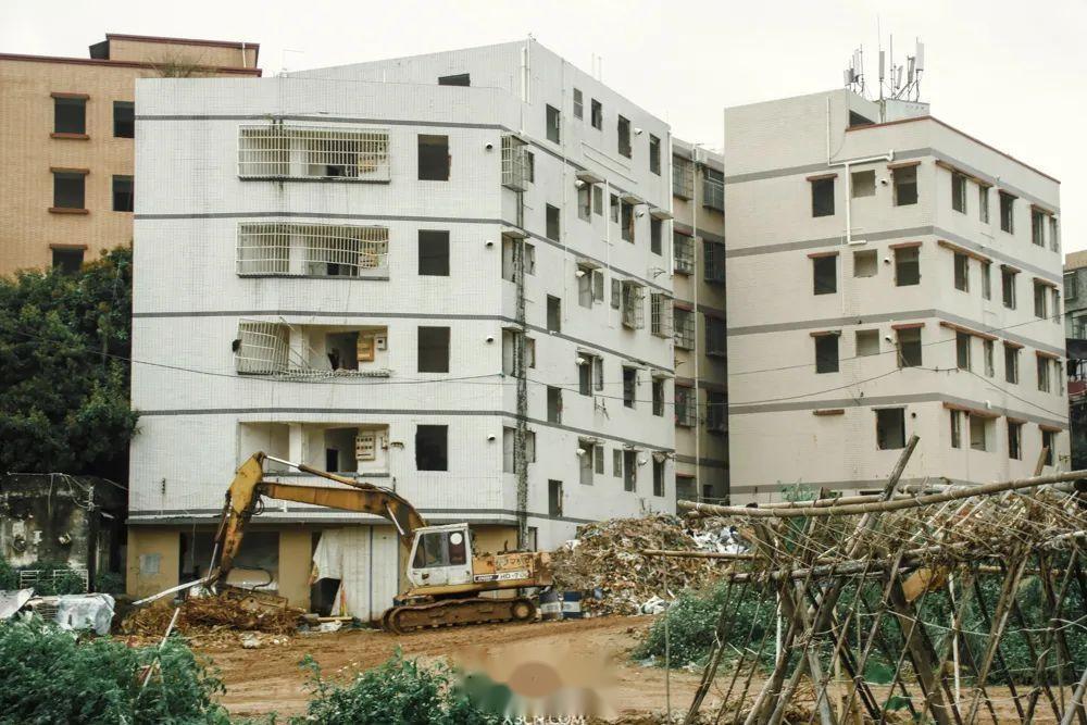 翠微村位于明珠南路附近,从前有另外一个名字叫"翠环村".