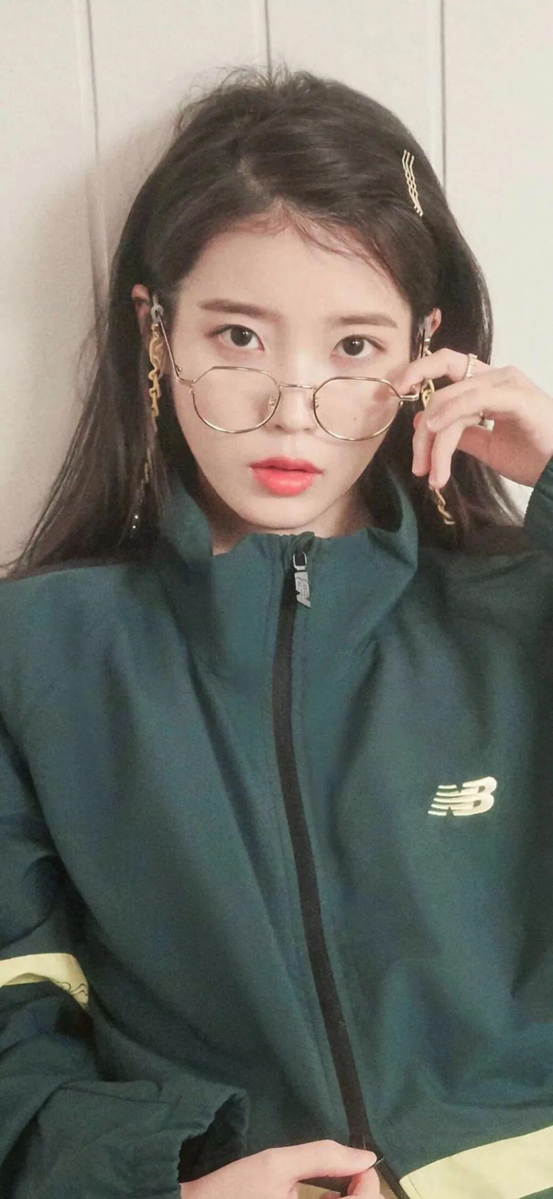 有没有iu的精美绝伦的壁纸呢?