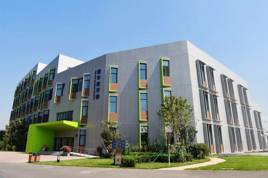 耀华国际教育学校烟台校区-大礼堂05离我们最近的则有耀华国际教育