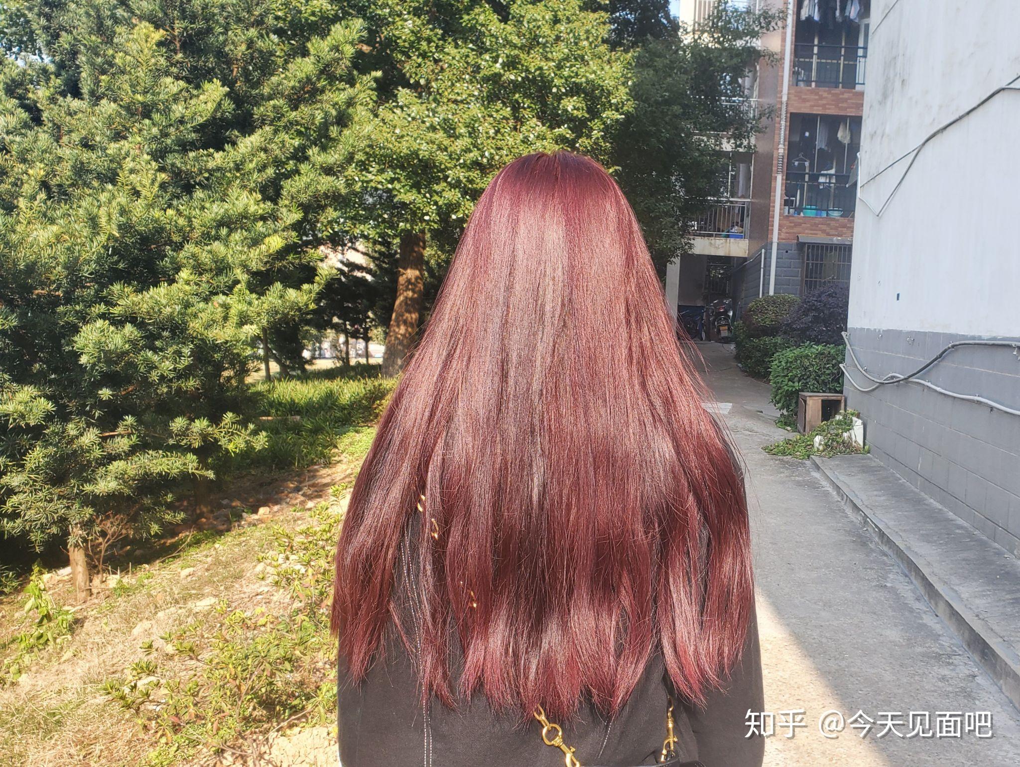 蓝黑色和葡萄酒红色染发哪种好看本人细软发质黑粽色之前没烫过染过