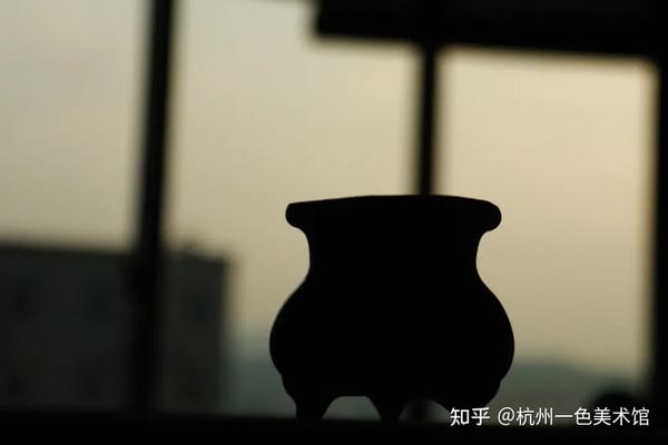 杭州一色美术馆馆藏之青釉三足炉，传承中华瓷文化的首例颜色釉- 知乎