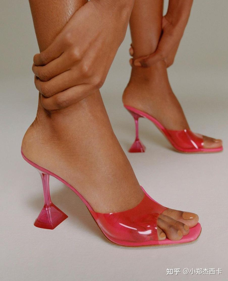 怀孕9个月的蕾哈娜惨遭男友劈腿?对象是她闺蜜,还捉奸在床?